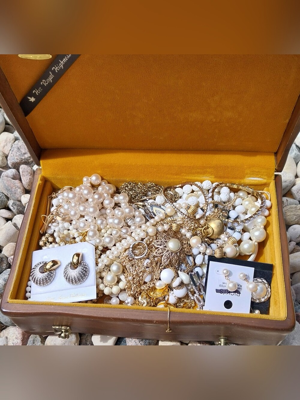 Assorted Pearl and Gold-Tone Jewelry Lot